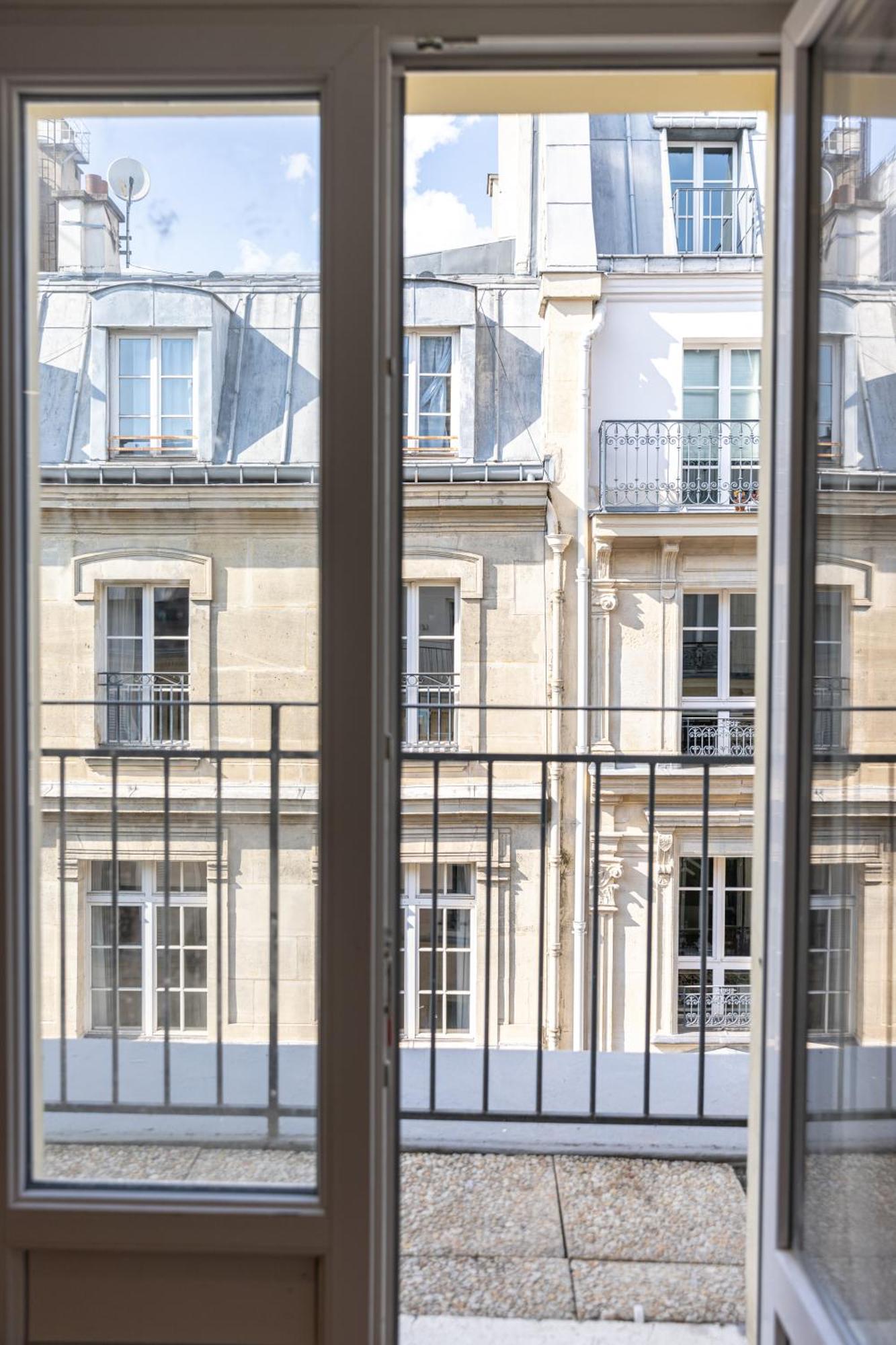 Leev Victoire & Parigi